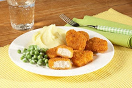 Nuggets Crocantes com Puré e Ervilhas Cremosas