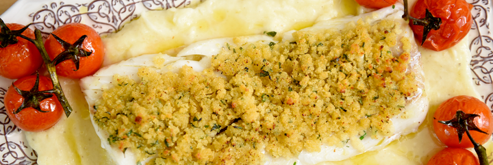 Bacalhau Fresco no Forno com Crocante de Broa e Ervas