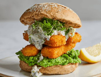 Sanduíche de Douradinhos - com puré de ervilhas e molho tártaro