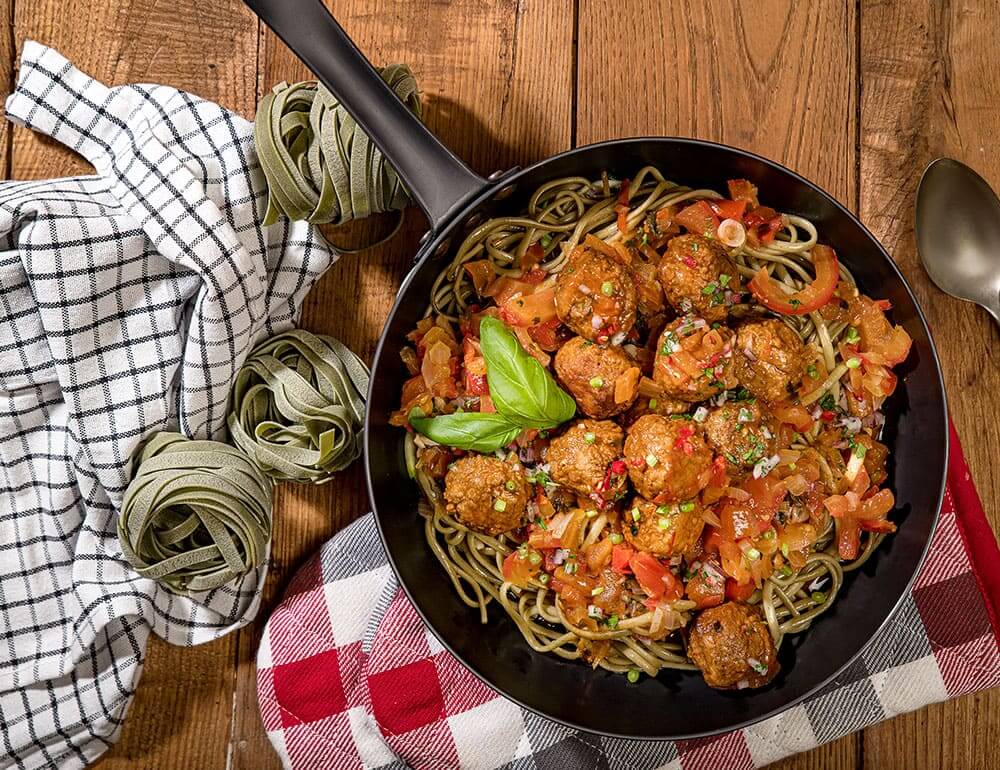 Almôndegas vegetarianas à bolonhesa com esparguete