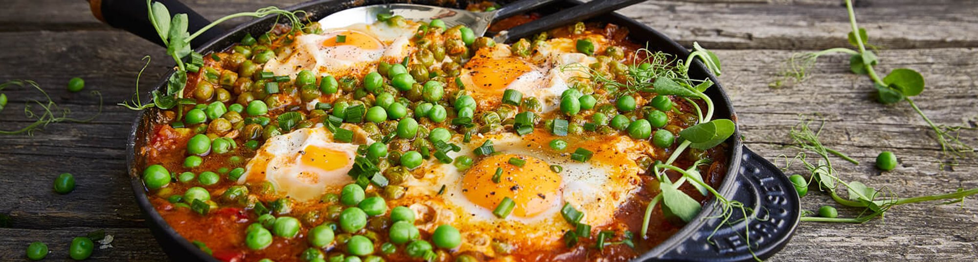 ovos escalfados e ervilhas