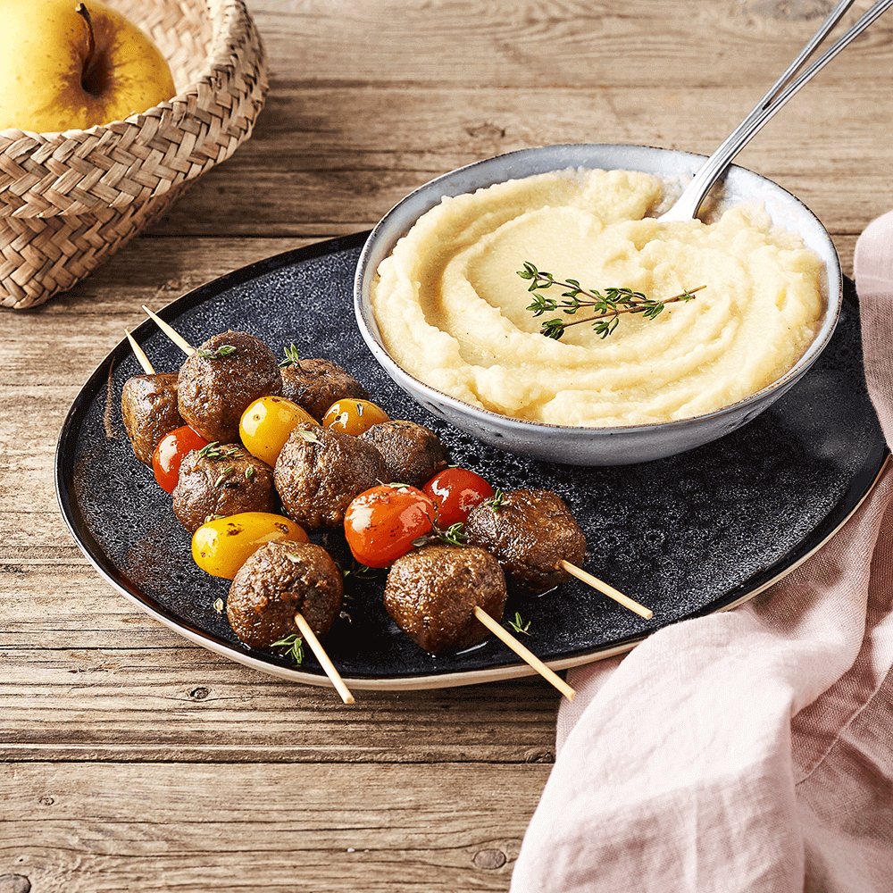 Espetada de almôndegas vegetais com pure de aipo e maçã