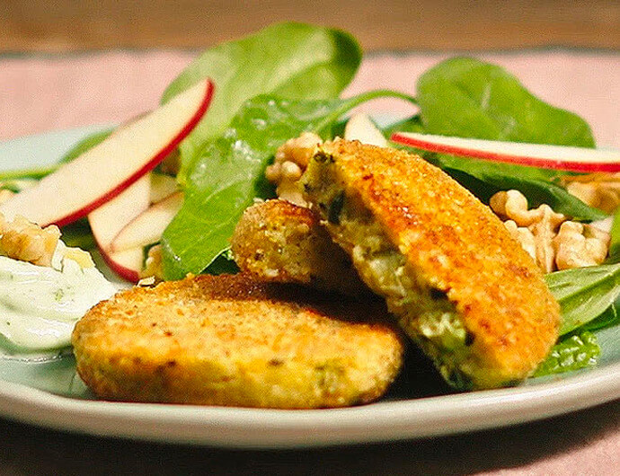Miniburgers de Courgette com salada de maçã e nozes
