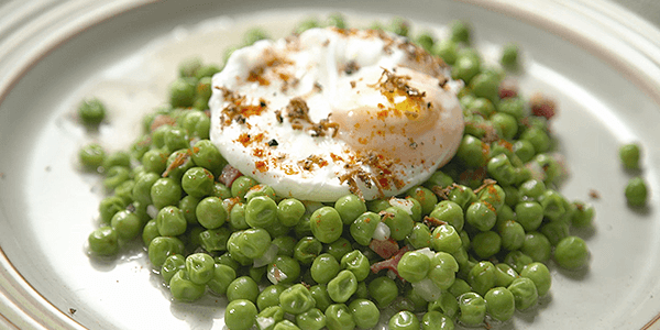 Ervilhas com Ovos Escalfados, Bacon e Trufas