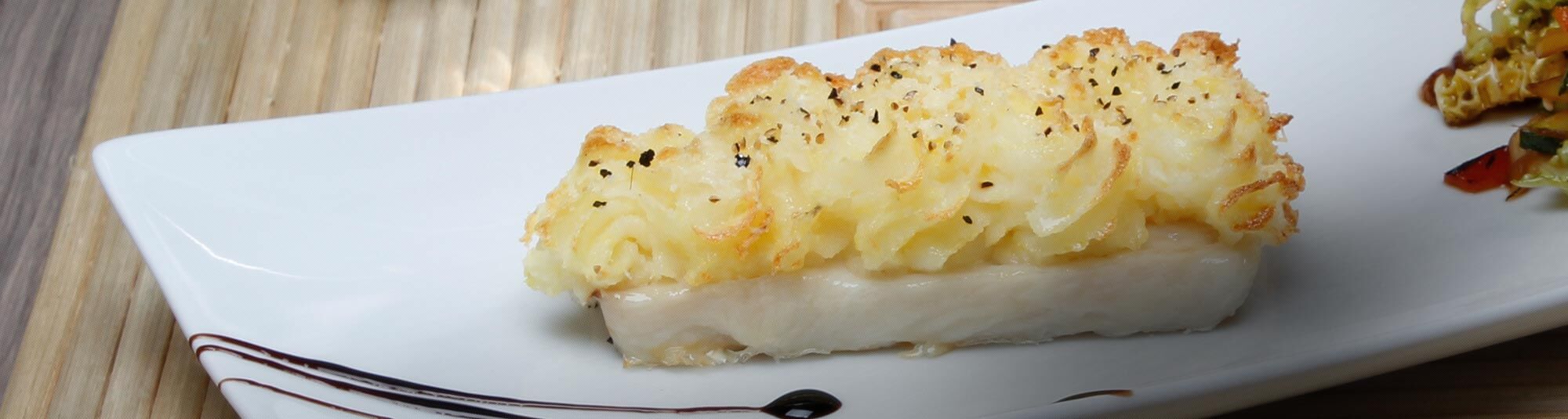 filetes de pescada em crosta de batata