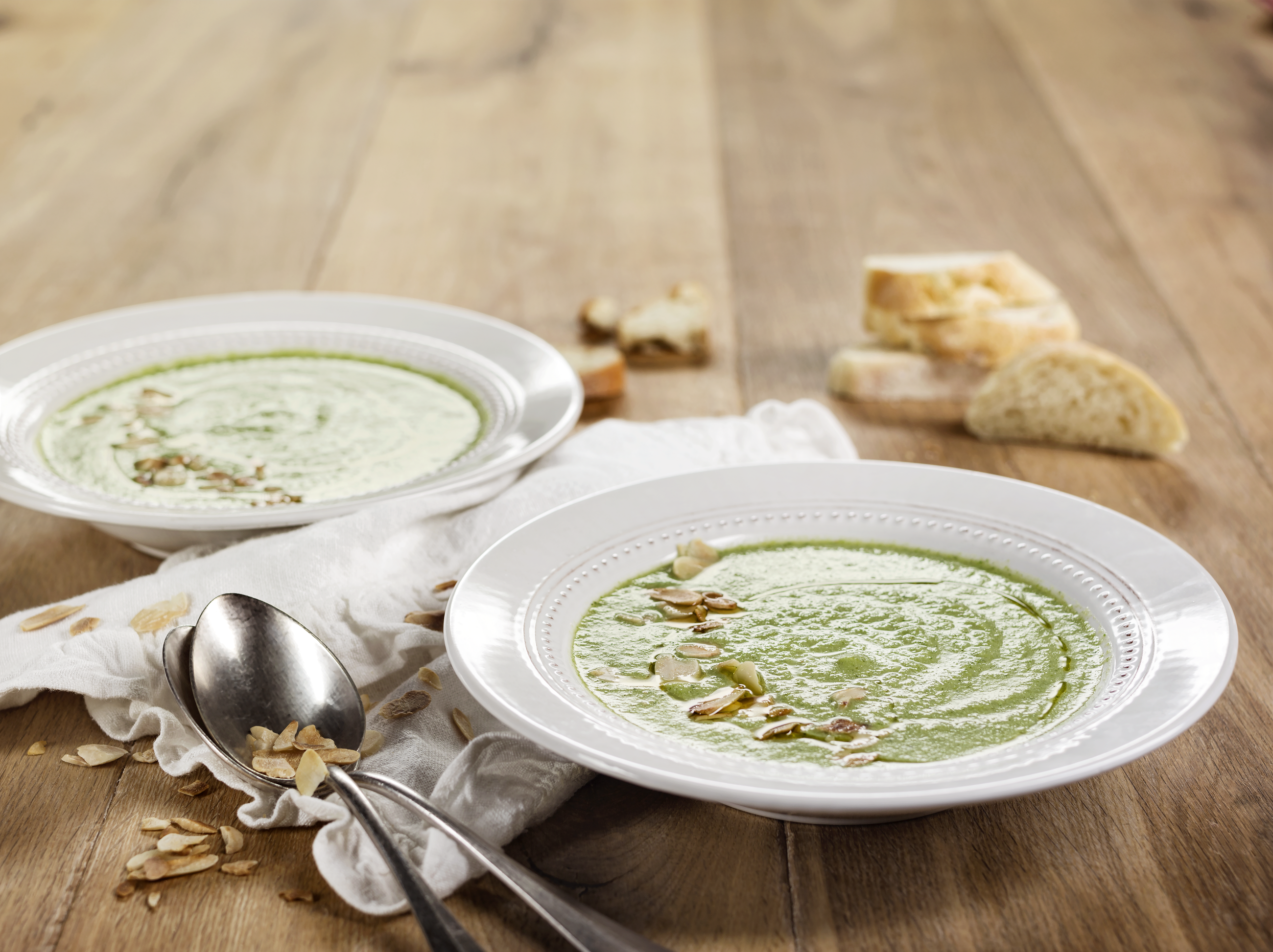 Sopa de Brócolos com Amêndoas